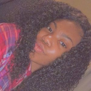 Meet your Posher, Selena